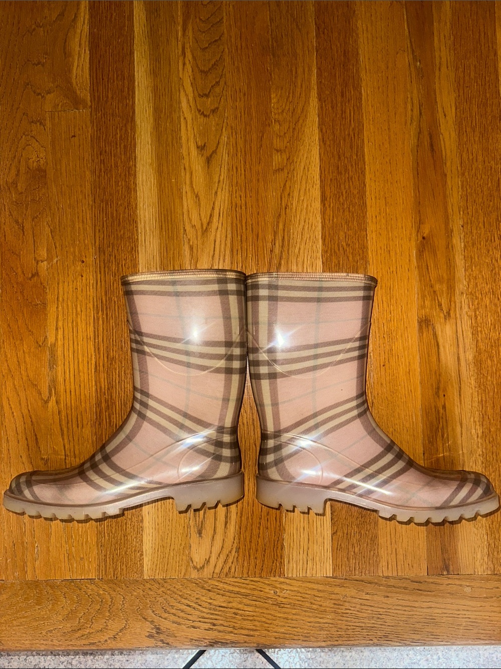 Vintage Baby pink Burberry rubber rain boots - Picture 15 of 17